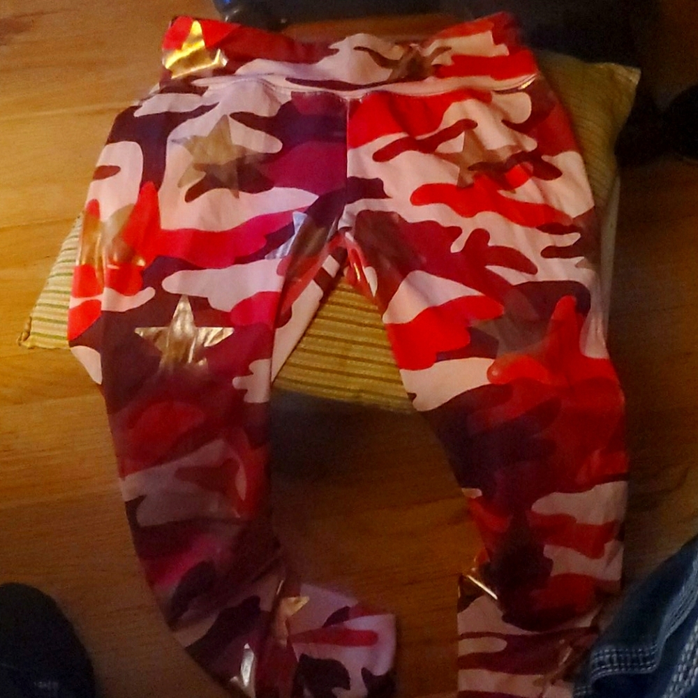 Justice pink camo leggings with gold stars